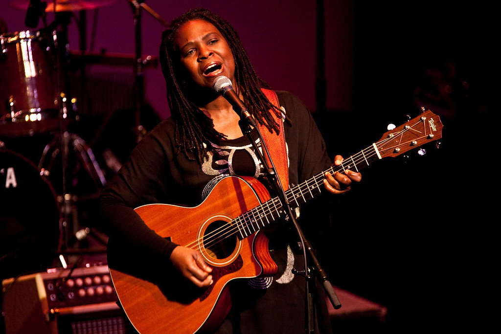 IMAGE: http://cityofhoover.smugmug.com/Hoover-Public-Library-1/Southern-Voices-2010/IMG8079/793705598_pr6bP-XL.jpg